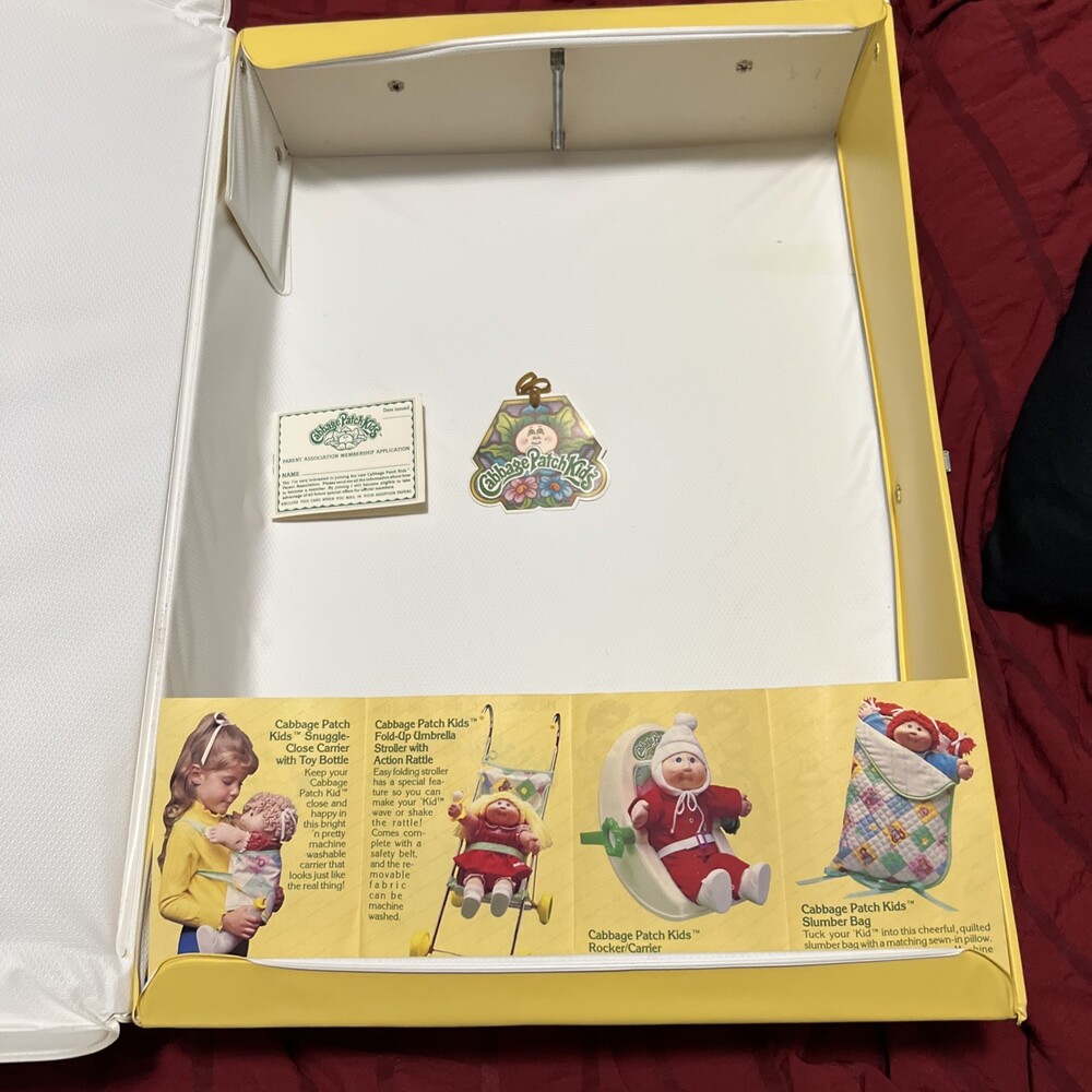 Baby Doll Outfit & Accessory Case #11300 With Doll and Outfits Cabbage Patch Kid - Picture 9 of 15
